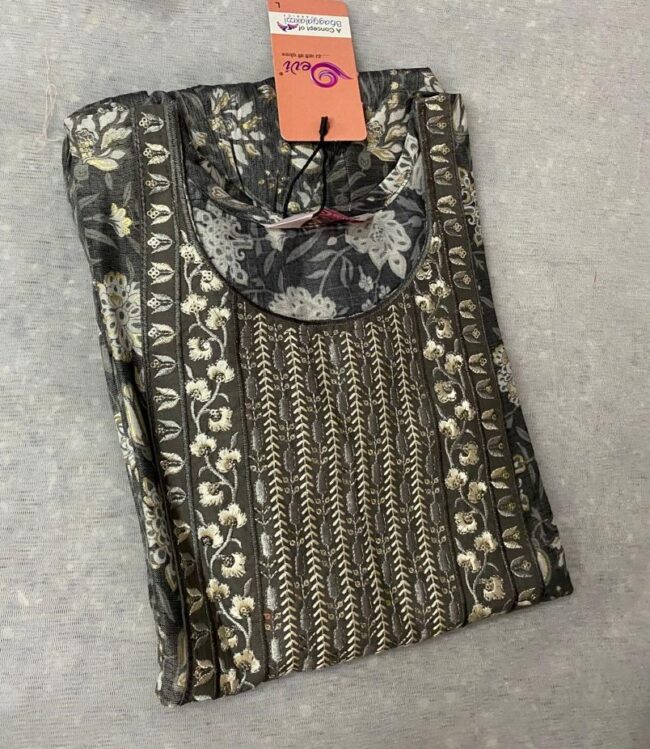 Women Viscose Rayon Kurta Pant Dupatta Set - Image 3