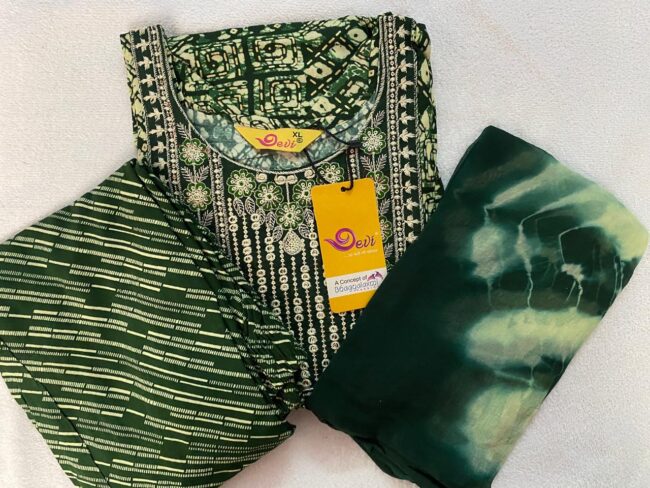 Women's Narrow Cut Print Kurta With Pant Set - Image 2