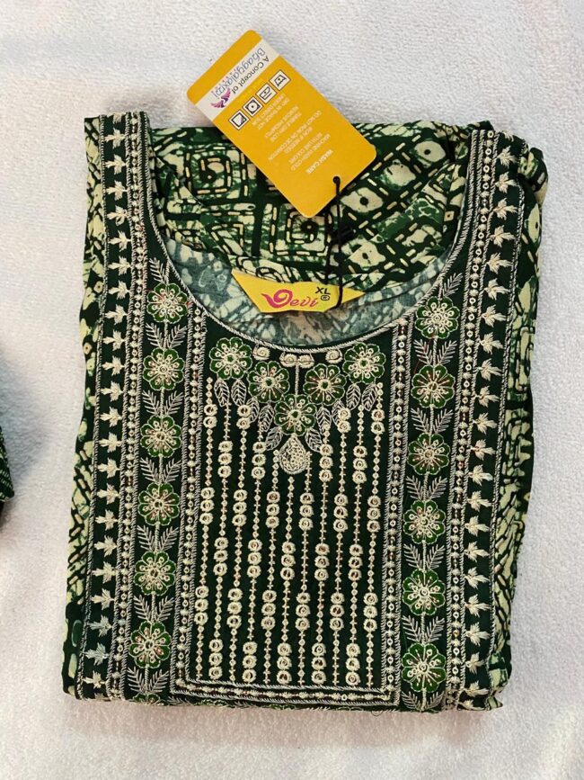 Women's Narrow Cut Print Kurta With Pant Set - Image 4