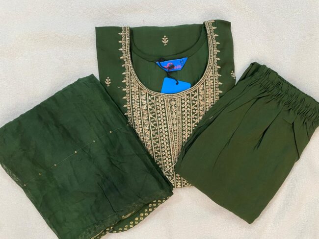 Women's Cotton Straight Kurta With Pant Dupatta - Image 3